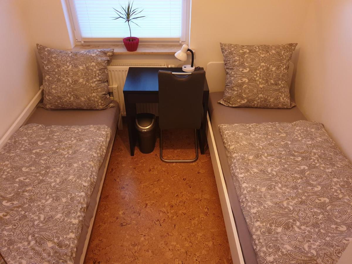Rk79 Ferienwohnung: Garden Retreat With Pool Near Klinikum And Transit Apartment