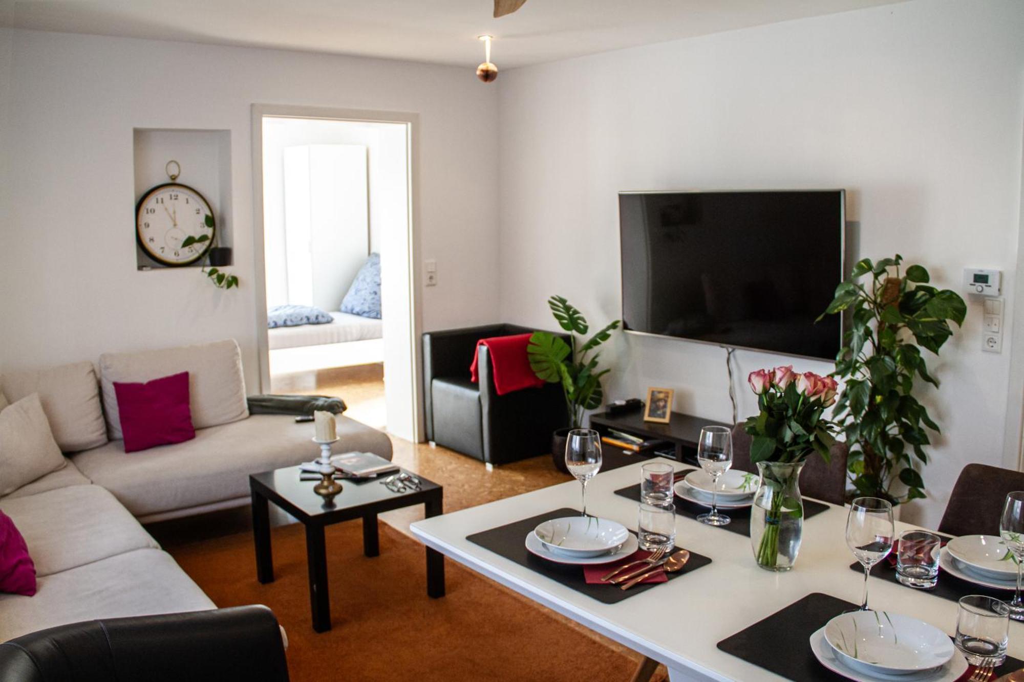 Rk79 Ferienwohnung: Garden Retreat With Pool Near Klinikum And Transit